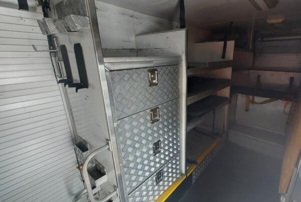 Isuzu FRR550A Fire Truck Parts (1999) - Image 5